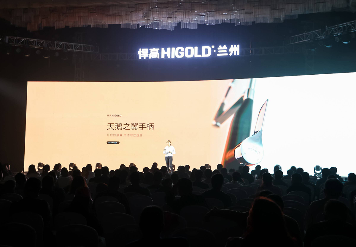 今日qm球盟会·(中国)球盟会全球新品发布会登陆兰州，暨兰州旗舰店隆重开业
