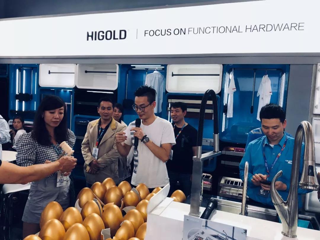 qm球盟会·(中国)球盟会独家冠名南京门博会，携手2019新品开展！